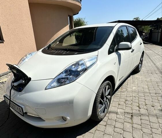 Белый Ниссан Лиф, объемом двигателя 0 л и пробегом 87 тыс. км за 8200 $, фото 1 на Automoto.ua