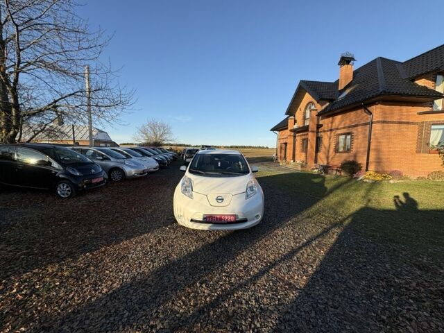 Білий Ніссан Ліф, об'ємом двигуна 0 л та пробігом 122 тис. км за 6100 $, фото 1 на Automoto.ua