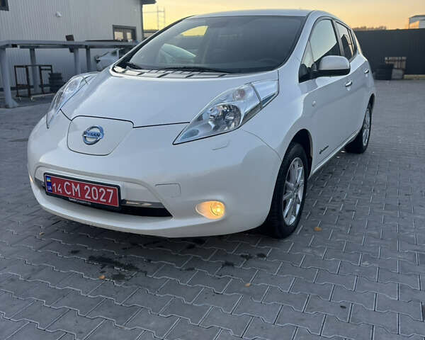 Білий Ніссан Ліф, об'ємом двигуна 0 л та пробігом 127 тис. км за 6450 $, фото 1 на Automoto.ua