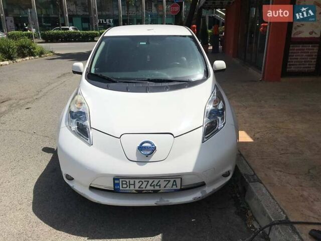 Белый Ниссан Лиф, объемом двигателя 0 л и пробегом 196 тыс. км за 7200 $, фото 1 на Automoto.ua