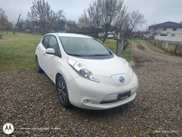 Білий Ніссан Ліф, об'ємом двигуна 0 л та пробігом 102 тис. км за 6200 $, фото 1 на Automoto.ua