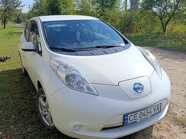 Білий Ніссан Ліф, об'ємом двигуна 0 л та пробігом 95 тис. км за 7000 $, фото 1 на Automoto.ua