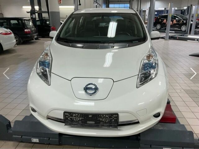 Білий Ніссан Ліф, об'ємом двигуна 0 л та пробігом 101 тис. км за 7300 $, фото 1 на Automoto.ua