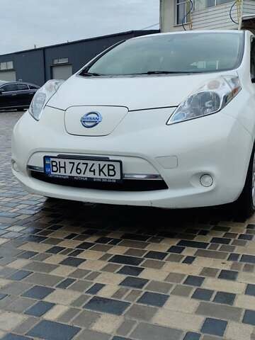 Білий Ніссан Ліф, об'ємом двигуна 0 л та пробігом 94 тис. км за 8500 $, фото 1 на Automoto.ua