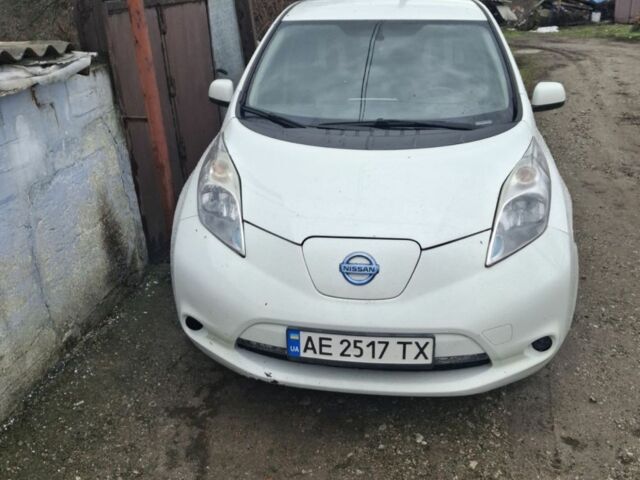 Белый Ниссан Лиф, объемом двигателя 0 л и пробегом 220 тыс. км за 5000 $, фото 1 на Automoto.ua