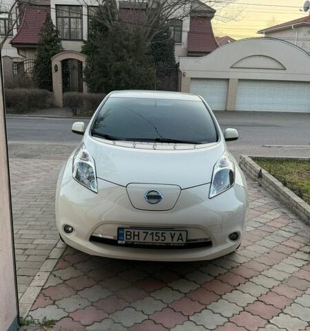 Білий Ніссан Ліф, об'ємом двигуна 0 л та пробігом 99 тис. км за 8500 $, фото 1 на Automoto.ua