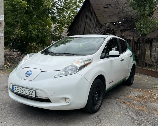 Белый Ниссан Лиф, объемом двигателя 0 л и пробегом 264 тыс. км за 4500 $, фото 1 на Automoto.ua