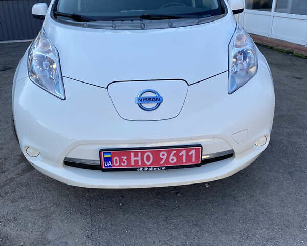 Білий Ніссан Ліф, об'ємом двигуна 0 л та пробігом 122 тис. км за 6500 $, фото 1 на Automoto.ua