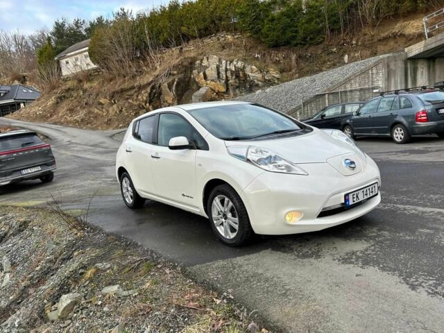 Білий Ніссан Ліф, об'ємом двигуна 0 л та пробігом 94 тис. км за 4750 $, фото 1 на Automoto.ua