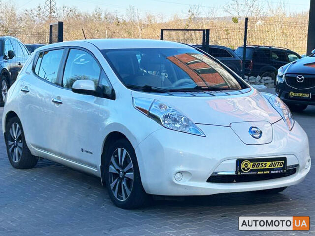 Белый Ниссан Лиф, объемом двигателя 30 л и пробегом 120 тыс. км за 8300 $, фото 1 на Automoto.ua