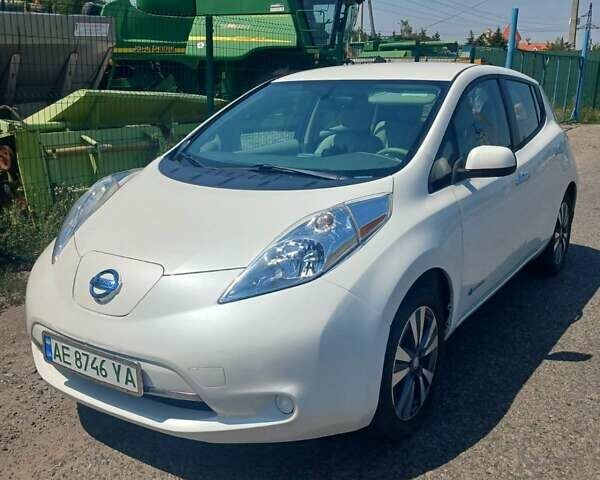 Белый Ниссан Лиф, объемом двигателя 0 л и пробегом 86 тыс. км за 8500 $, фото 1 на Automoto.ua