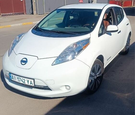 Белый Ниссан Лиф, объемом двигателя 0 л и пробегом 108 тыс. км за 6500 $, фото 1 на Automoto.ua