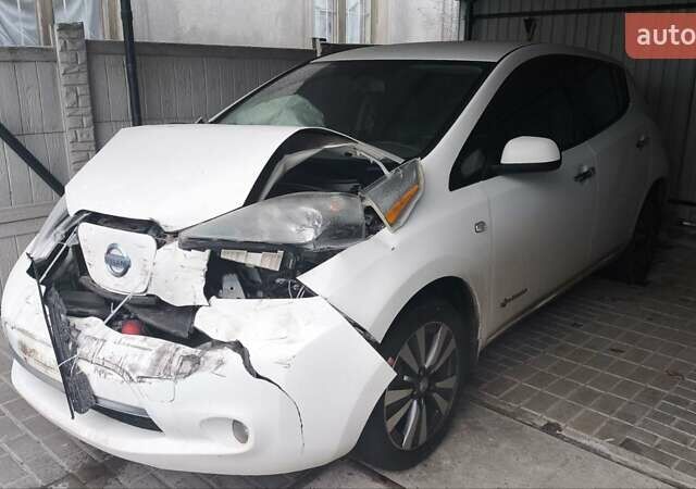 Білий Ніссан Ліф, об'ємом двигуна 0 л та пробігом 137 тис. км за 3200 $, фото 1 на Automoto.ua
