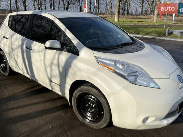 Білий Ніссан Ліф, об'ємом двигуна 0 л та пробігом 95 тис. км за 5999 $, фото 1 на Automoto.ua