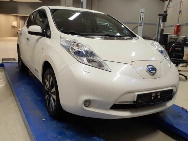 Белый Ниссан Лиф, объемом двигателя 0 л и пробегом 59 тыс. км за 6780 $, фото 1 на Automoto.ua