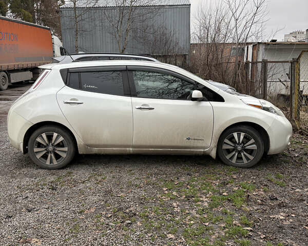 Белый Ниссан Лиф, объемом двигателя 0 л и пробегом 220 тыс. км за 5200 $, фото 1 на Automoto.ua