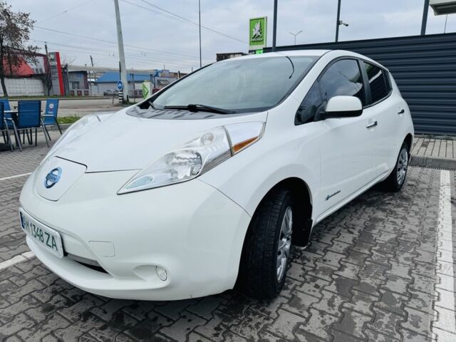 Білий Ніссан Ліф, об'ємом двигуна 0 л та пробігом 126 тис. км за 6500 $, фото 1 на Automoto.ua