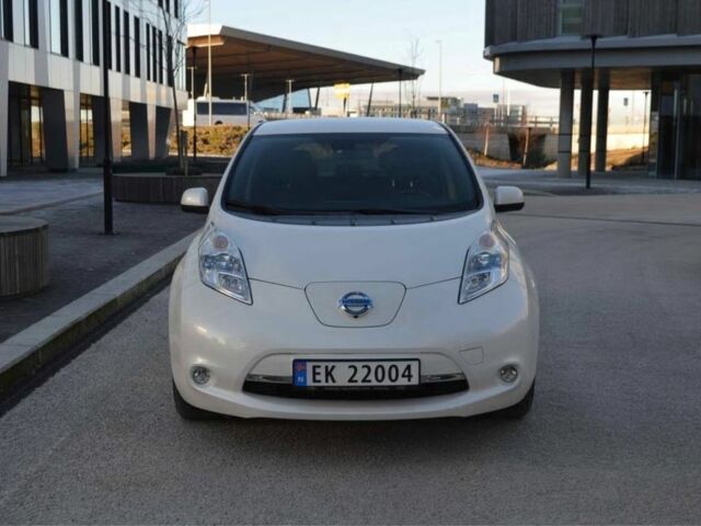 Белый Ниссан Лиф, объемом двигателя 0 л и пробегом 89 тыс. км за 5500 $, фото 1 на Automoto.ua