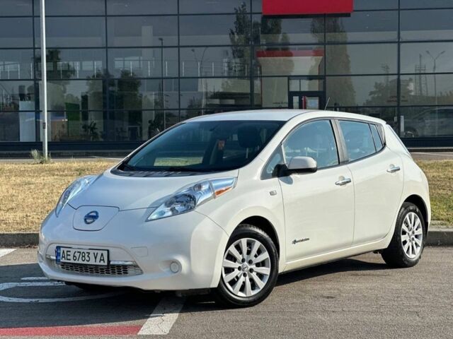 Белый Ниссан Лиф, объемом двигателя 0 л и пробегом 80 тыс. км за 6700 $, фото 1 на Automoto.ua
