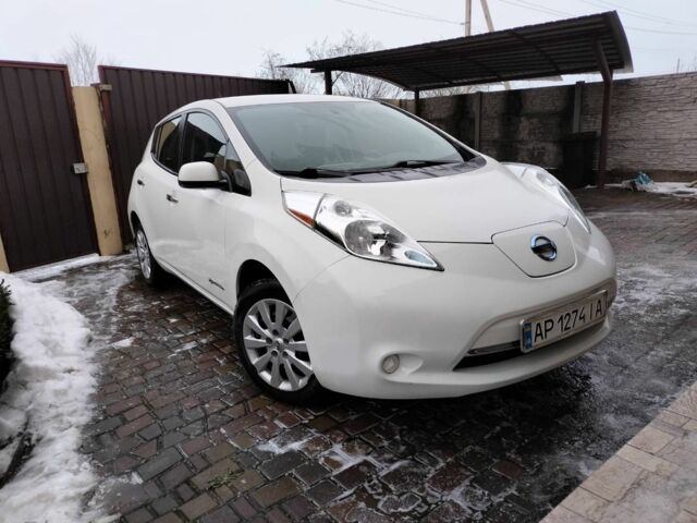 Белый Ниссан Лиф, объемом двигателя 0 л и пробегом 122 тыс. км за 6800 $, фото 1 на Automoto.ua