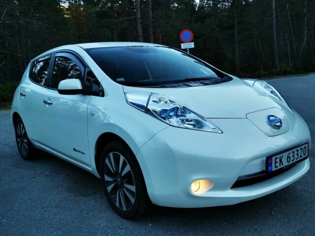 Белый Ниссан Лиф, объемом двигателя 0 л и пробегом 50 тыс. км за 4700 $, фото 1 на Automoto.ua