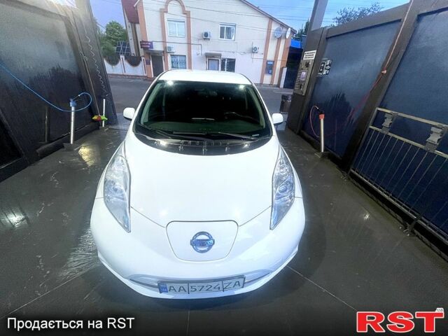 Білий Ніссан Ліф, об'ємом двигуна 80 л та пробігом 191 тис. км за 7000 $, фото 1 на Automoto.ua