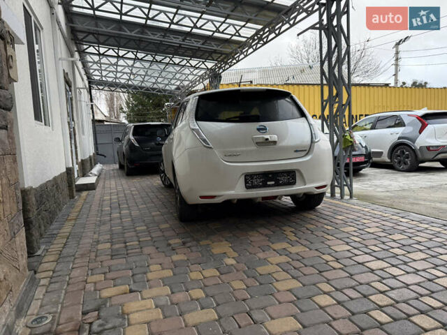 Белый Ниссан Лиф, объемом двигателя 0 л и пробегом 103 тыс. км за 7590 $, фото 1 на Automoto.ua
