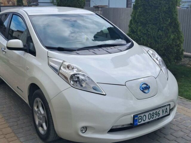 Белый Ниссан Лиф, объемом двигателя 0 л и пробегом 87 тыс. км за 8200 $, фото 1 на Automoto.ua