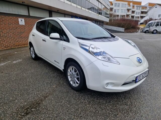 Білий Ніссан Ліф, об'ємом двигуна 0 л та пробігом 61 тис. км за 6800 $, фото 1 на Automoto.ua