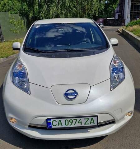 Білий Ніссан Ліф, об'ємом двигуна 0 л та пробігом 148 тис. км за 7500 $, фото 1 на Automoto.ua