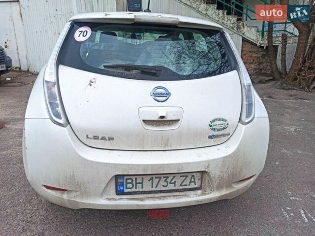 Білий Ніссан Ліф, об'ємом двигуна 0 л та пробігом 211 тис. км за 3200 $, фото 1 на Automoto.ua