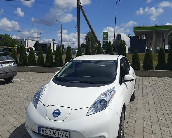 Білий Ніссан Ліф, об'ємом двигуна 0 л та пробігом 79 тис. км за 7150 $, фото 1 на Automoto.ua
