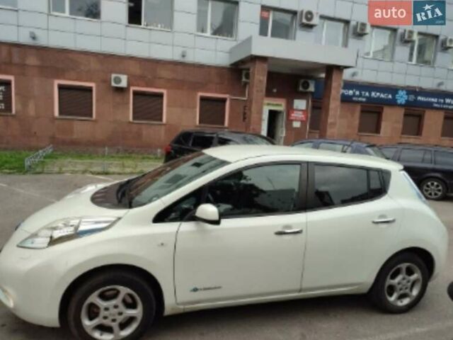 Белый Ниссан Лиф, объемом двигателя 0 л и пробегом 88 тыс. км за 6900 $, фото 1 на Automoto.ua