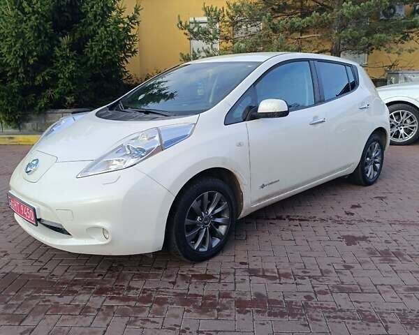 Білий Ніссан Ліф, об'ємом двигуна 0 л та пробігом 130 тис. км за 6850 $, фото 1 на Automoto.ua
