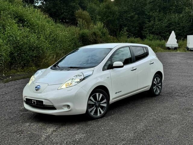 Білий Ніссан Ліф, об'ємом двигуна 0 л та пробігом 112 тис. км за 5100 $, фото 1 на Automoto.ua