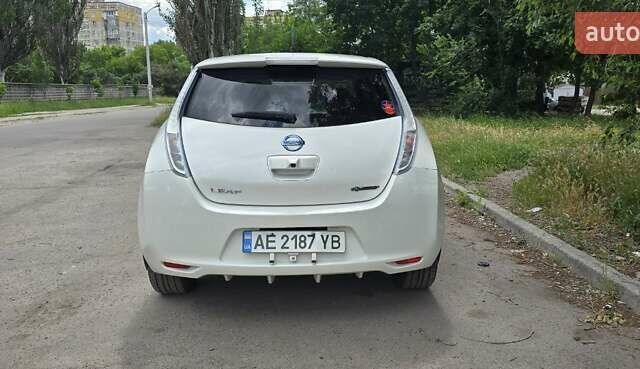 Белый Ниссан Лиф, объемом двигателя 0 л и пробегом 75 тыс. км за 7200 $, фото 1 на Automoto.ua