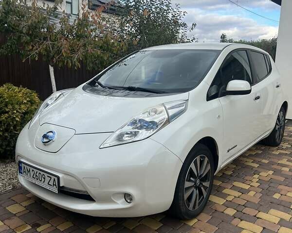 Білий Ніссан Ліф, об'ємом двигуна 0 л та пробігом 89 тис. км за 9500 $, фото 1 на Automoto.ua