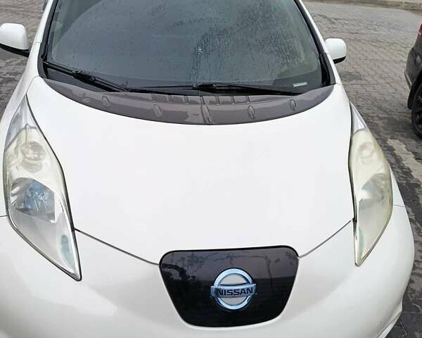 Белый Ниссан Лиф, объемом двигателя 0 л и пробегом 155 тыс. км за 6700 $, фото 1 на Automoto.ua