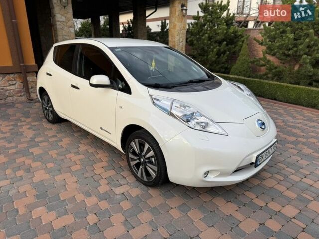 Білий Ніссан Ліф, об'ємом двигуна 0 л та пробігом 119 тис. км за 7600 $, фото 1 на Automoto.ua