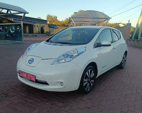Білий Ніссан Ліф, об'ємом двигуна 0 л та пробігом 138 тис. км за 6999 $, фото 1 на Automoto.ua
