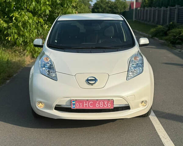 Белый Ниссан Лиф, объемом двигателя 0 л и пробегом 110 тыс. км за 7700 $, фото 1 на Automoto.ua