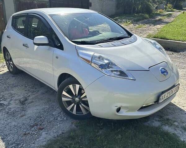 Белый Ниссан Лиф, объемом двигателя 0 л и пробегом 139 тыс. км за 9000 $, фото 1 на Automoto.ua