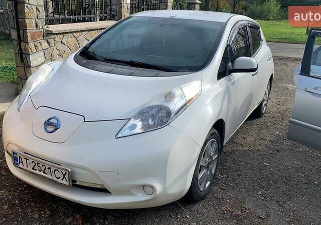 Білий Ніссан Ліф, об'ємом двигуна 0 л та пробігом 125 тис. км за 6200 $, фото 1 на Automoto.ua