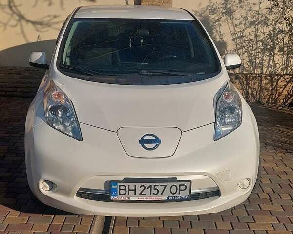 Белый Ниссан Лиф, объемом двигателя 0 л и пробегом 69 тыс. км за 7900 $, фото 1 на Automoto.ua