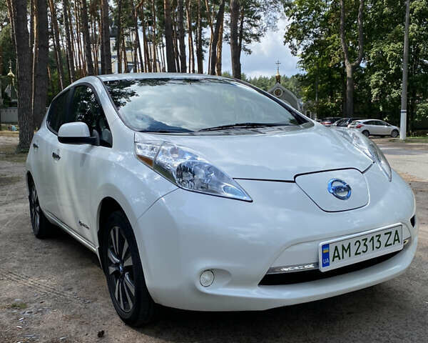 Белый Ниссан Лиф, объемом двигателя 0 л и пробегом 60 тыс. км за 8200 $, фото 1 на Automoto.ua