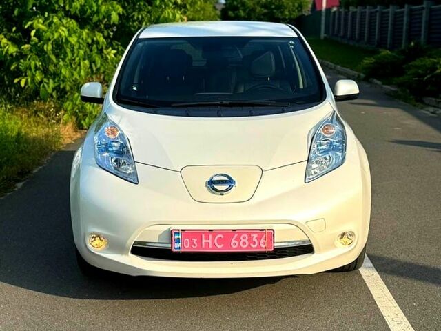 Белый Ниссан Лиф, объемом двигателя 80 л и пробегом 113 тыс. км за 8300 $, фото 1 на Automoto.ua