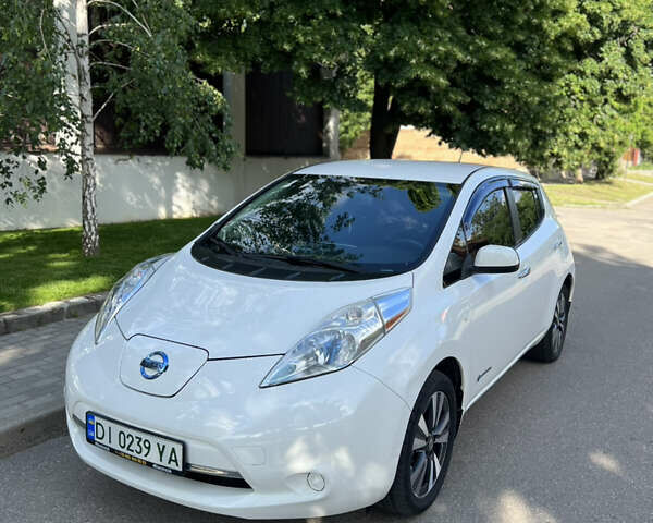 Белый Ниссан Лиф, объемом двигателя 0 л и пробегом 155 тыс. км за 7800 $, фото 1 на Automoto.ua