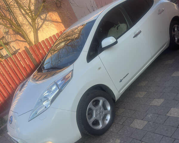 Белый Ниссан Лиф, объемом двигателя 0 л и пробегом 105 тыс. км за 6950 $, фото 1 на Automoto.ua