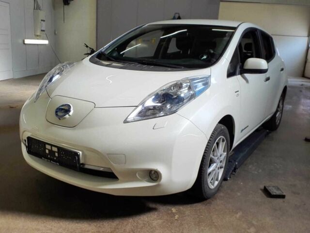 Білий Ніссан Ліф, об'ємом двигуна 0 л та пробігом 75 тис. км за 6200 $, фото 1 на Automoto.ua