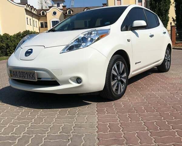 Белый Ниссан Лиф, объемом двигателя 0 л и пробегом 155 тыс. км за 10100 $, фото 1 на Automoto.ua